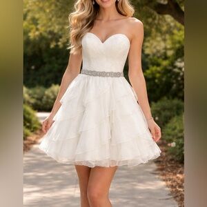 Elegant White Strapless Dress